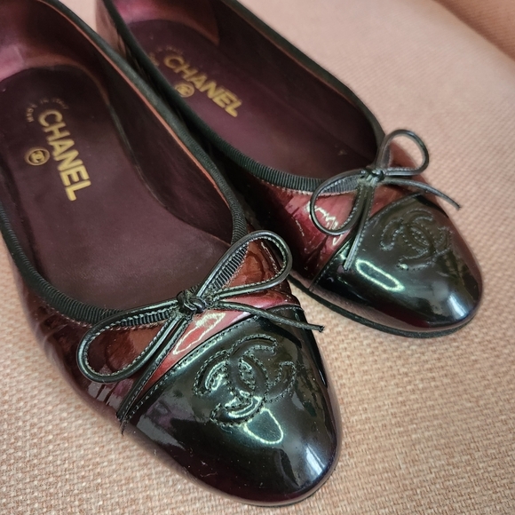 Authentic Chanel Patent Leather Ballet Flats 35 - Picture 6 of 12